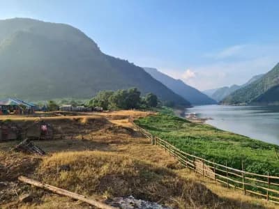 Riverside path beside the Godavari below the Papikondalu hills